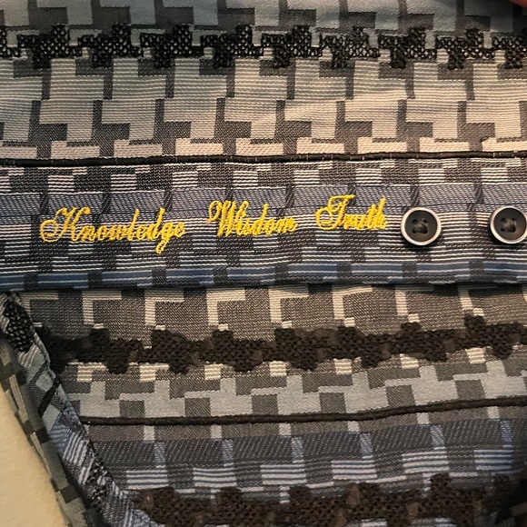 Robert Graham - Men’s Medium - Blue and White - 100% Cotton - Button Up Shirt - Picture 6 of 16